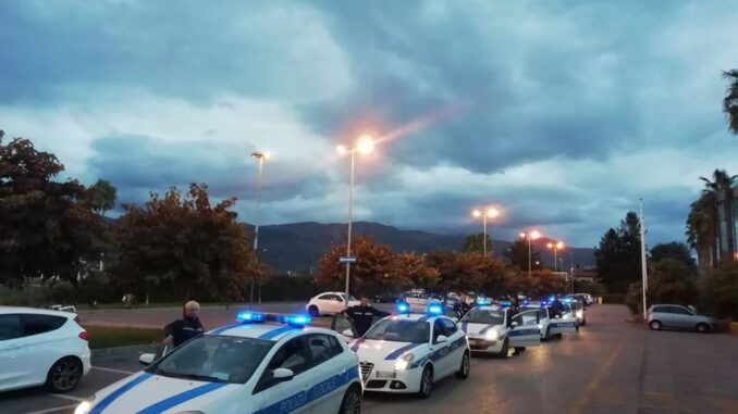 polizia locale Albenga macchine schierate