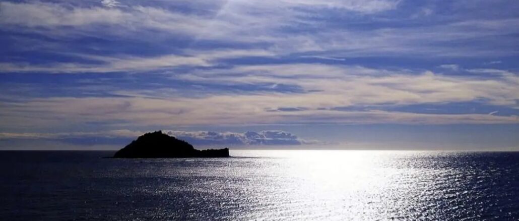 Isola Gallinara di Albenga all'alba