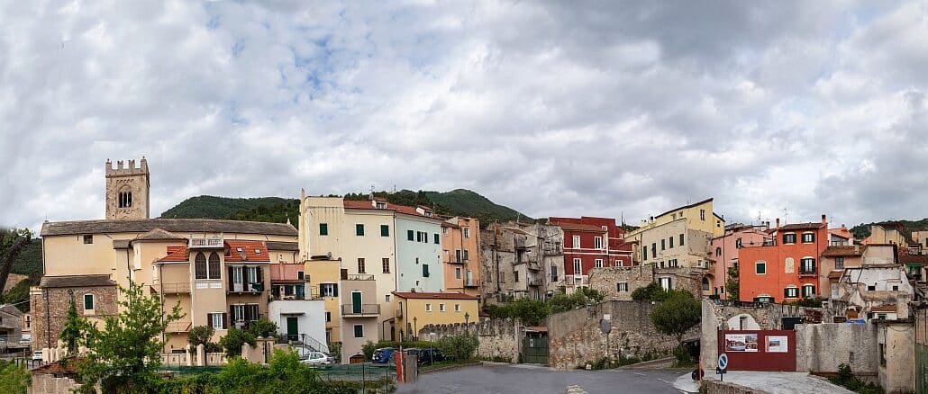 Toirano-paesaggio panoramico